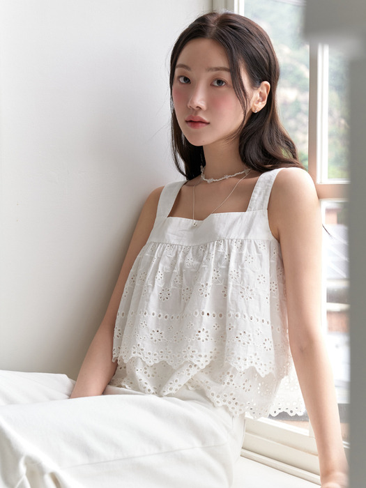 Trimming lace blouse (white)