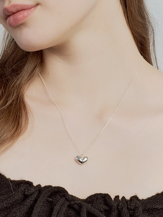 iconic heart necklace