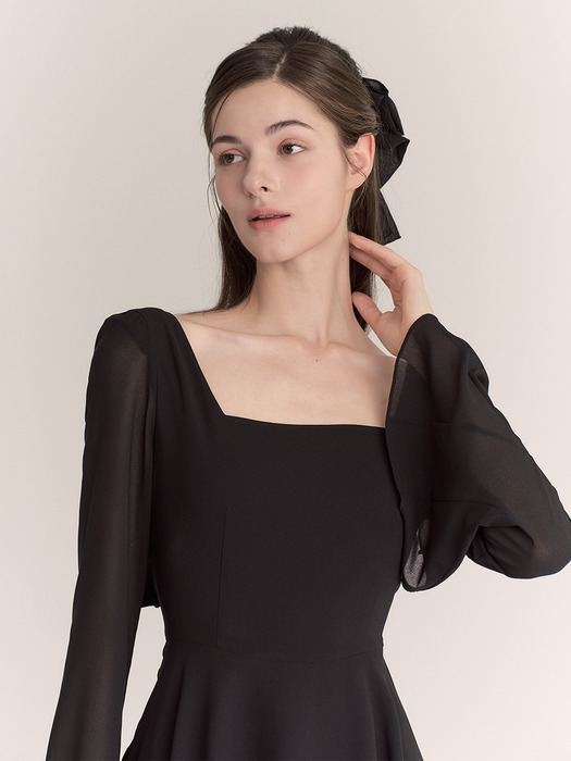 Della One-piece (Black)