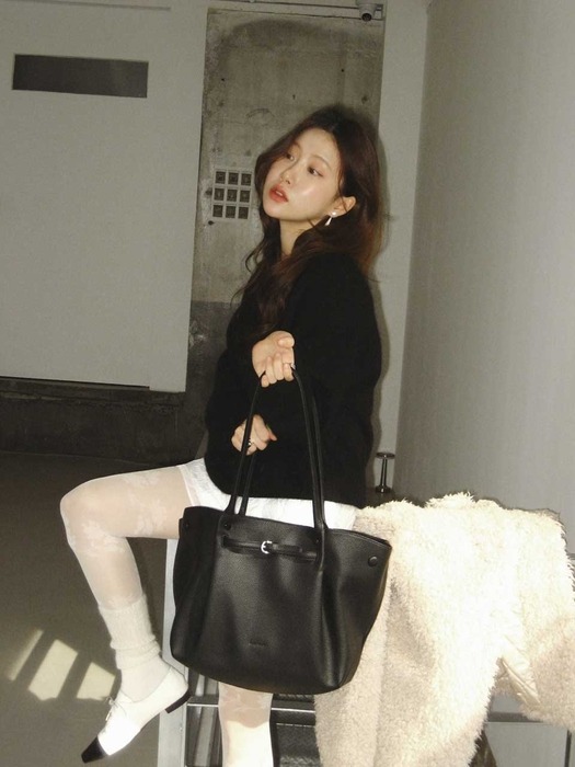 [4/1출고] Blooming Shopper Bag Black 블루밍 쇼퍼백 블랙