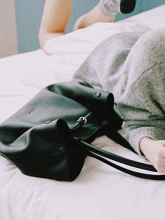 [류이서 PICK] [2차리오더] Blooming Shopper Bag Black 블루밍 쇼퍼백 블랙
