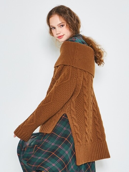 Cable off shoulder knit top [Brown]