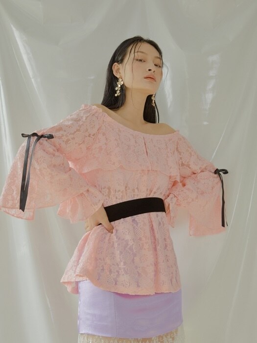 Daisy Lace Off-shoulder Blouse [Pink]