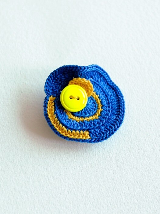 Palette knit brooch (Blue)