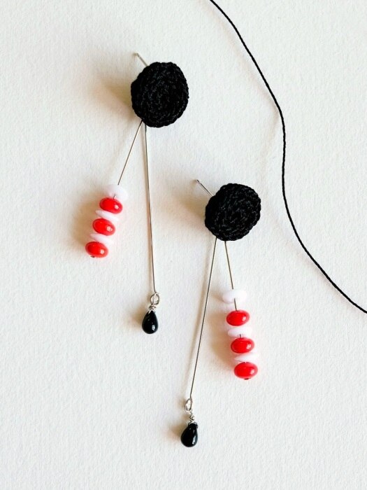 Improvisation knit earring