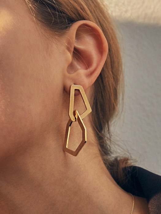 TRAPEZOIDAL `drop` EARRING