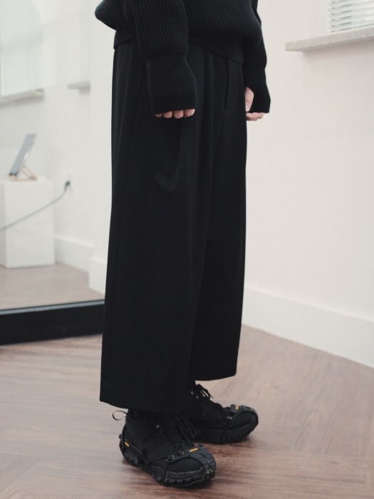 Two pleats wide-leg pants Black