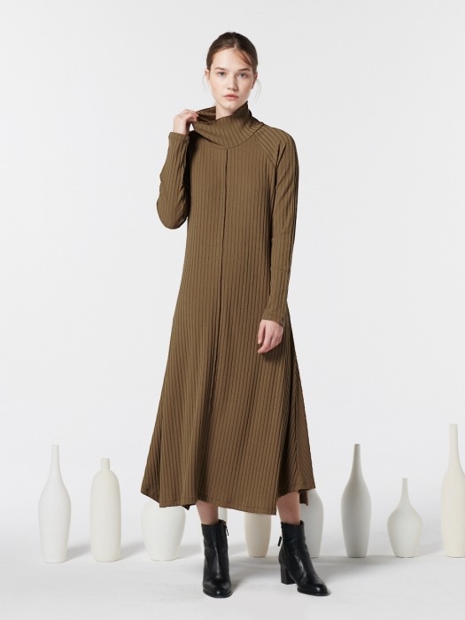 TURTLE NECK DRESS-CAMEL