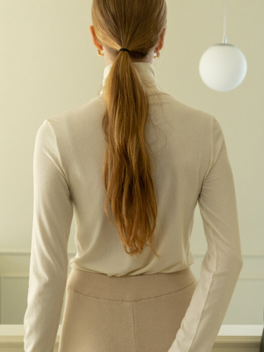 jersey turtleneck (ivory)