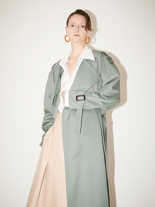 LE MUSEE_IVER Belted Wide Lapel Trench Coat_Green