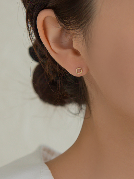 14K Gold Twist Round Piercing Earrings (14k골드) s14