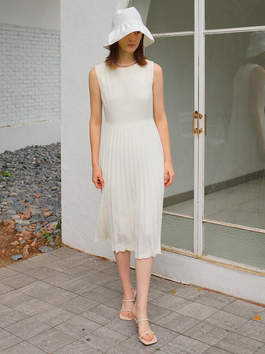 PLEATS BOATNECK DRESS / IVORY 