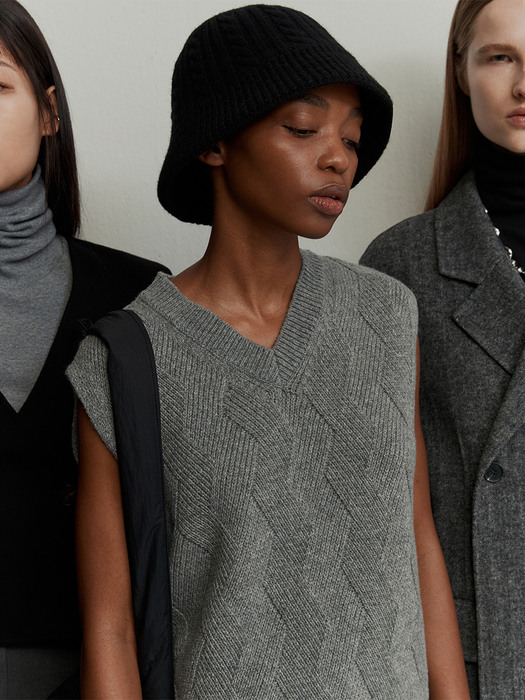 LAMBSWOOL BLEND KNITTED VEST GRAY