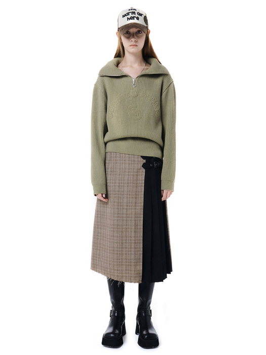 CREASE CUT OUT CHECK SKIRT / BEIGE