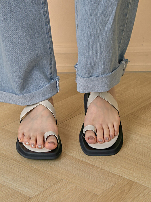 1530 Hanii Strap Flip Flops Sandal_Cream