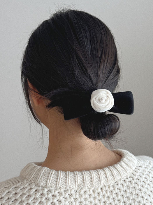 Rose Velvet Ribbon Scrunchie [Black]