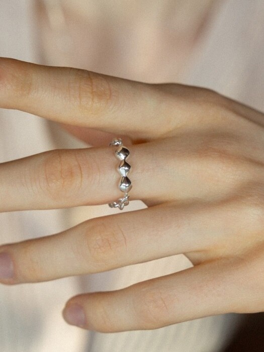Triple Wave Chain Ring