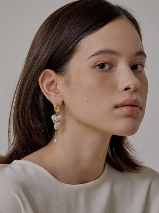 pearl drop earring 