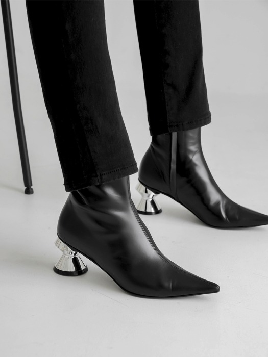 Chess-A Boots_Black w/ Silver Boots
