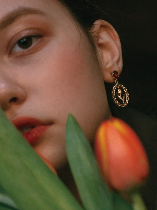 stone tulip frame earring