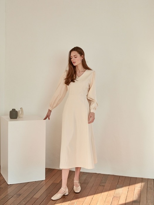 wearable v-neck dress[beige]