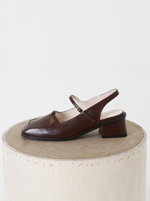 square mary janes brown