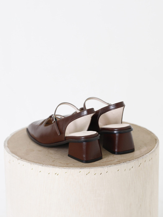 square mary janes brown