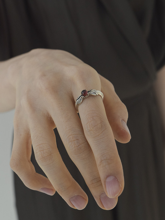 leaf ring / garnet