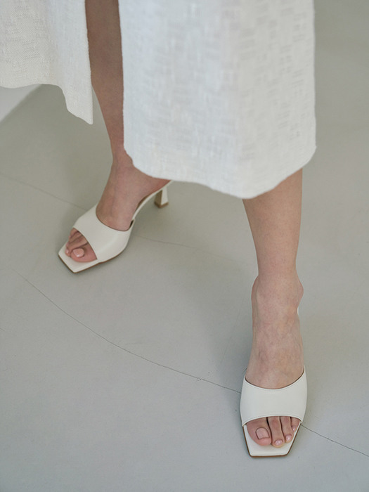 22 LEATHER SANDALS [IVORY]