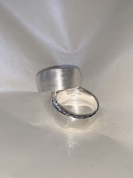 Crescent silver ring (M)