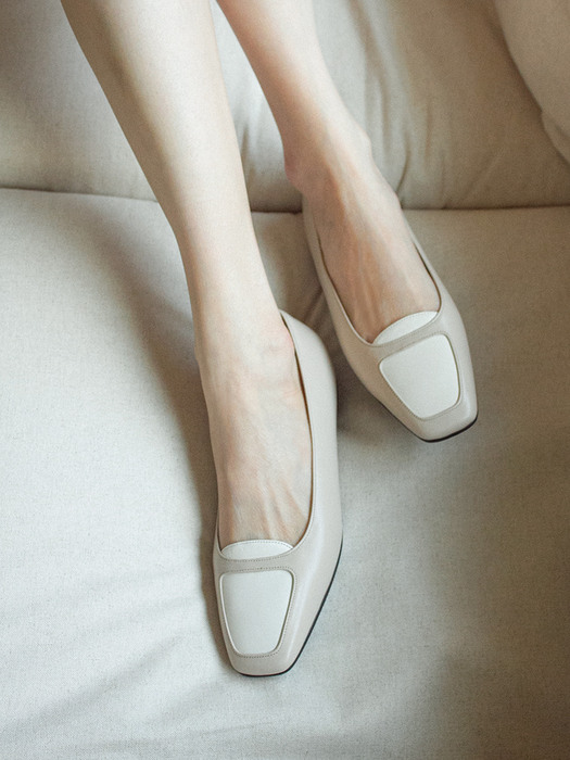 LEA - Classic Squared Toe Flat / Pale Ivory