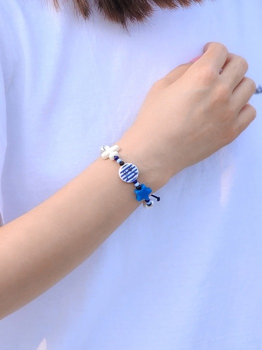 Happy smile color motive knot Bracelet 스마일 컬러 아크릴 모티브 비즈 매듭 실팔찌