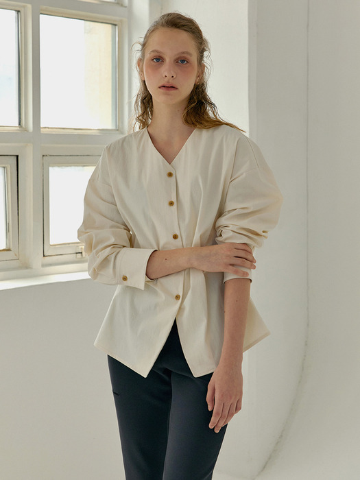 TILDA V-neck fit&A line minimal blouse_Cream