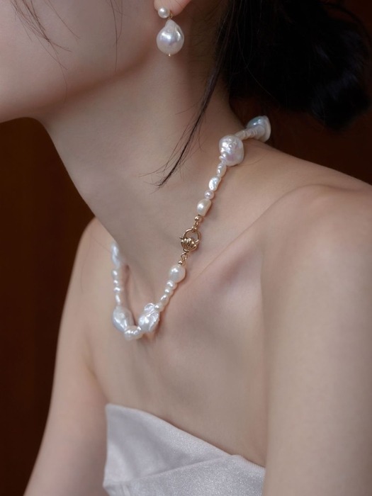 Seashell Pearl Necklace_Cream