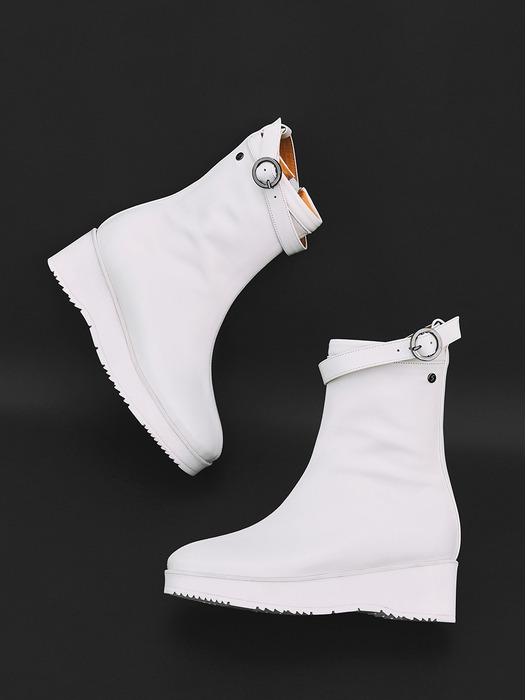 Alegna round strap platform boots_white