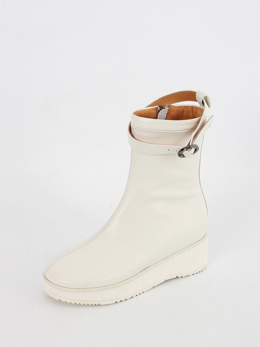 Alegna round strap platform boots_white
