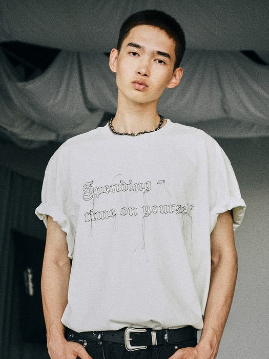 STITCH TAIL EMB. T-SHIRT_GREYISH WHITE