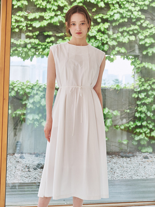 [누브]슬리브리스 플리츠 드레스 - 화이트 / Sleeveless Pleats Dress - White [W CONCEPT]