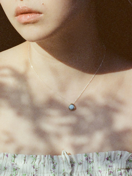 Sea pebble necklace [sky blue]