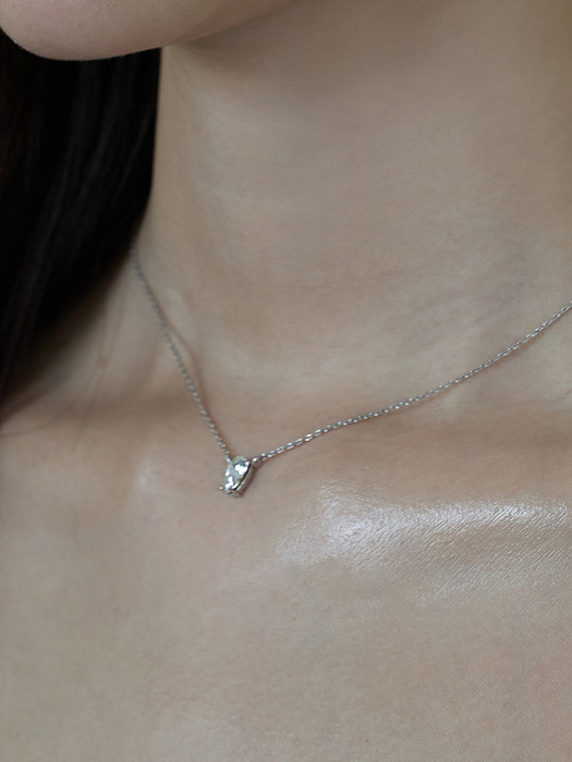Delicate tear drop necklace_ Crystal