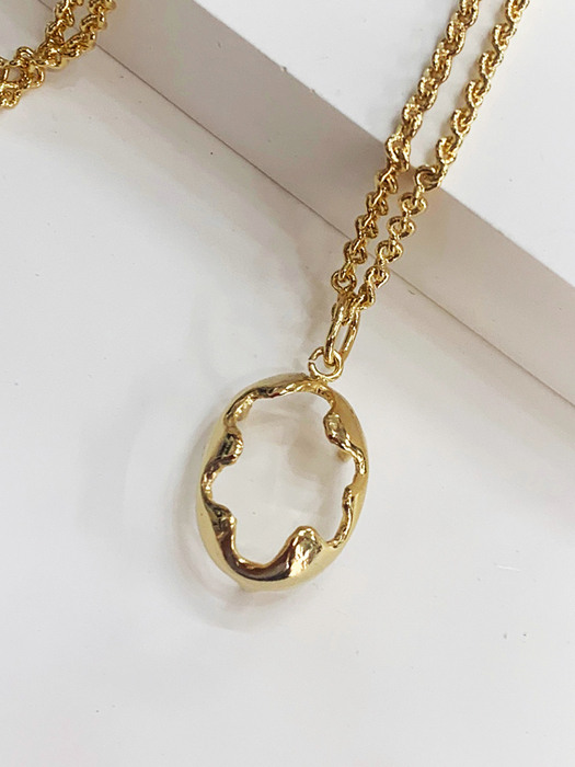 Floating Magnolia Necklace_hollow