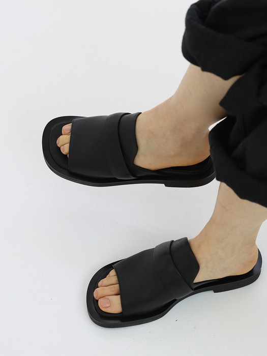 HUG SANDAL_black_21036