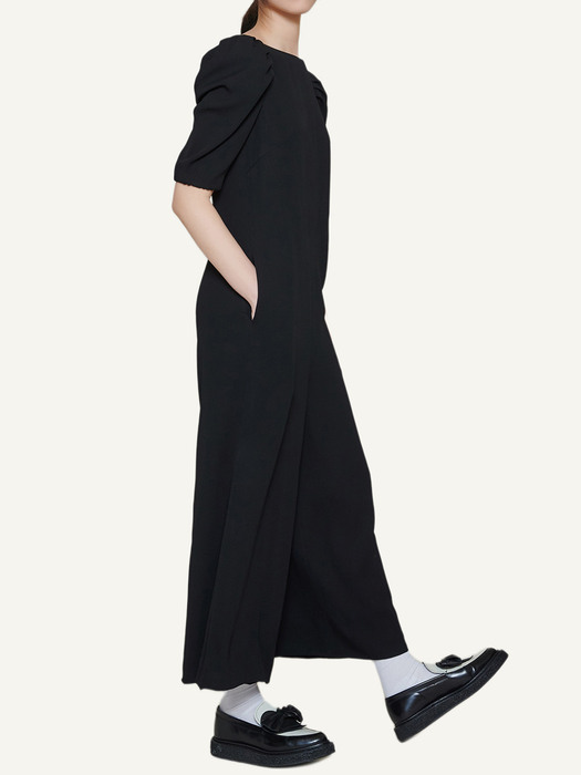 BLACK PUFF SLEEVE ZIPPED JUMPSUIT