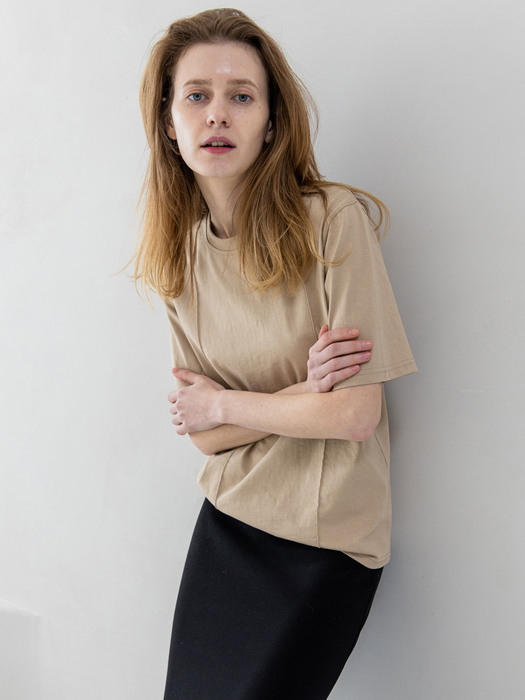 Line Pointed T-shirts-Beige