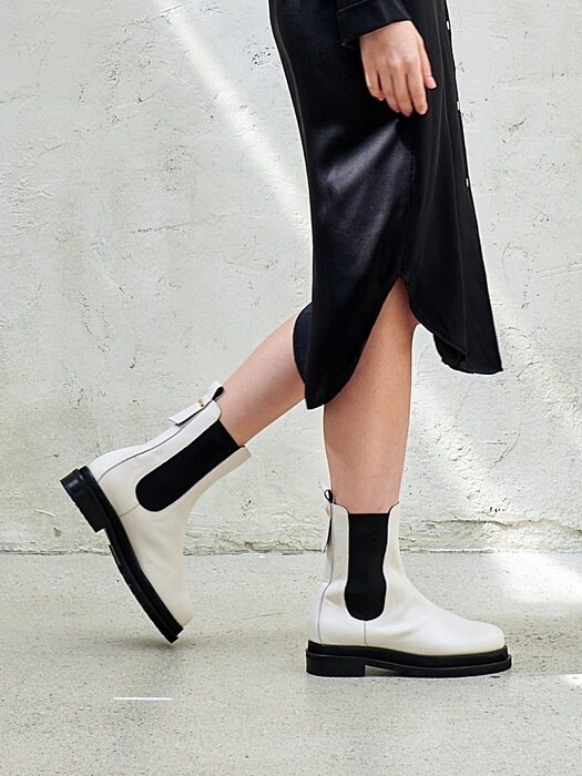 backline chelsea ankle boots white