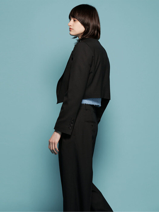 PHOEBE BLACK CROPPED  PEAKED COLLAR JACKET