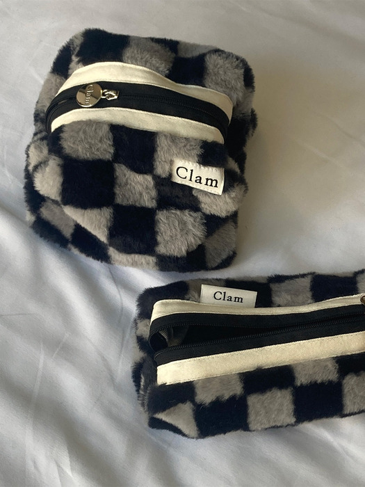 Clam round pouch _ Fur Dark gray Checkerboard