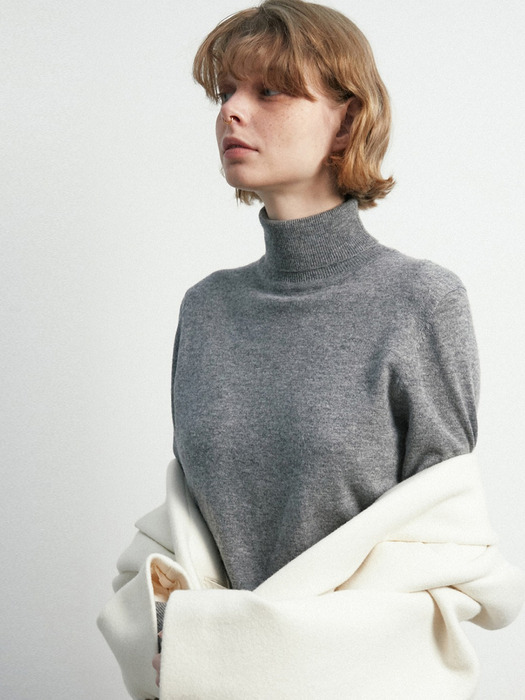 Finger Hole Turtle Neck Knit / Grey