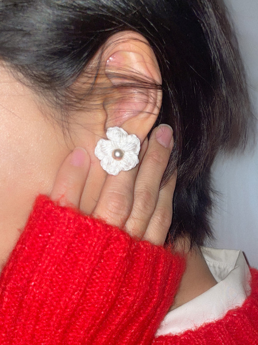 White snow flower earring