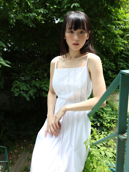 PLEATS CAMISOLE DRESS / WHITE